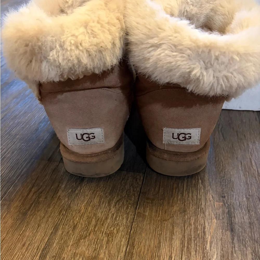 UGG Milla Suede Mini Boots Size 7 - Picture 2 of 6
